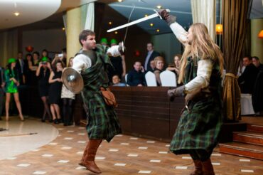 бой шотландцев на мечах